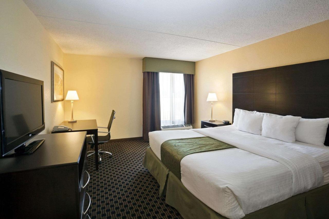 King Suite - Non-Smoking at La Quinta Inn & Suites by Wyndham Salina