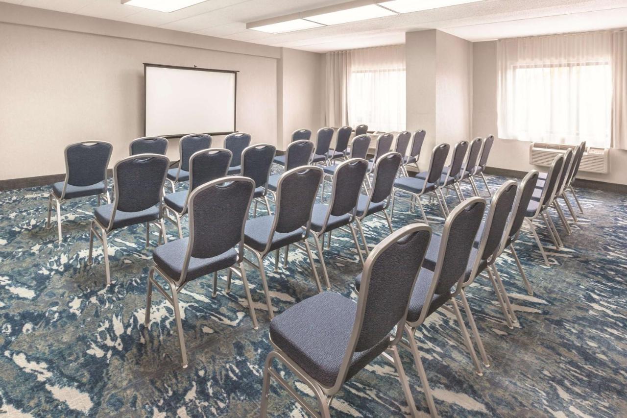 | La Quinta by Wyndham Philadelphia Airport