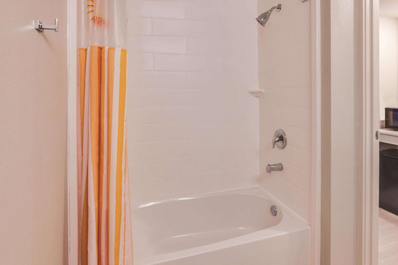 | La Quinta by Wyndham Philadelphia Airport