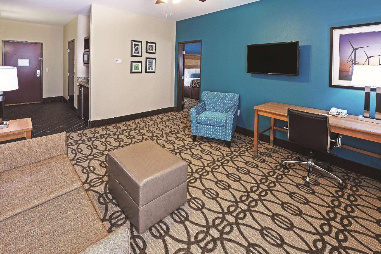 Deluxe Family Suite - Mobility Access/Non-Smoking at La Quinta by Wyndham Houston Willowbrook Vintage Park