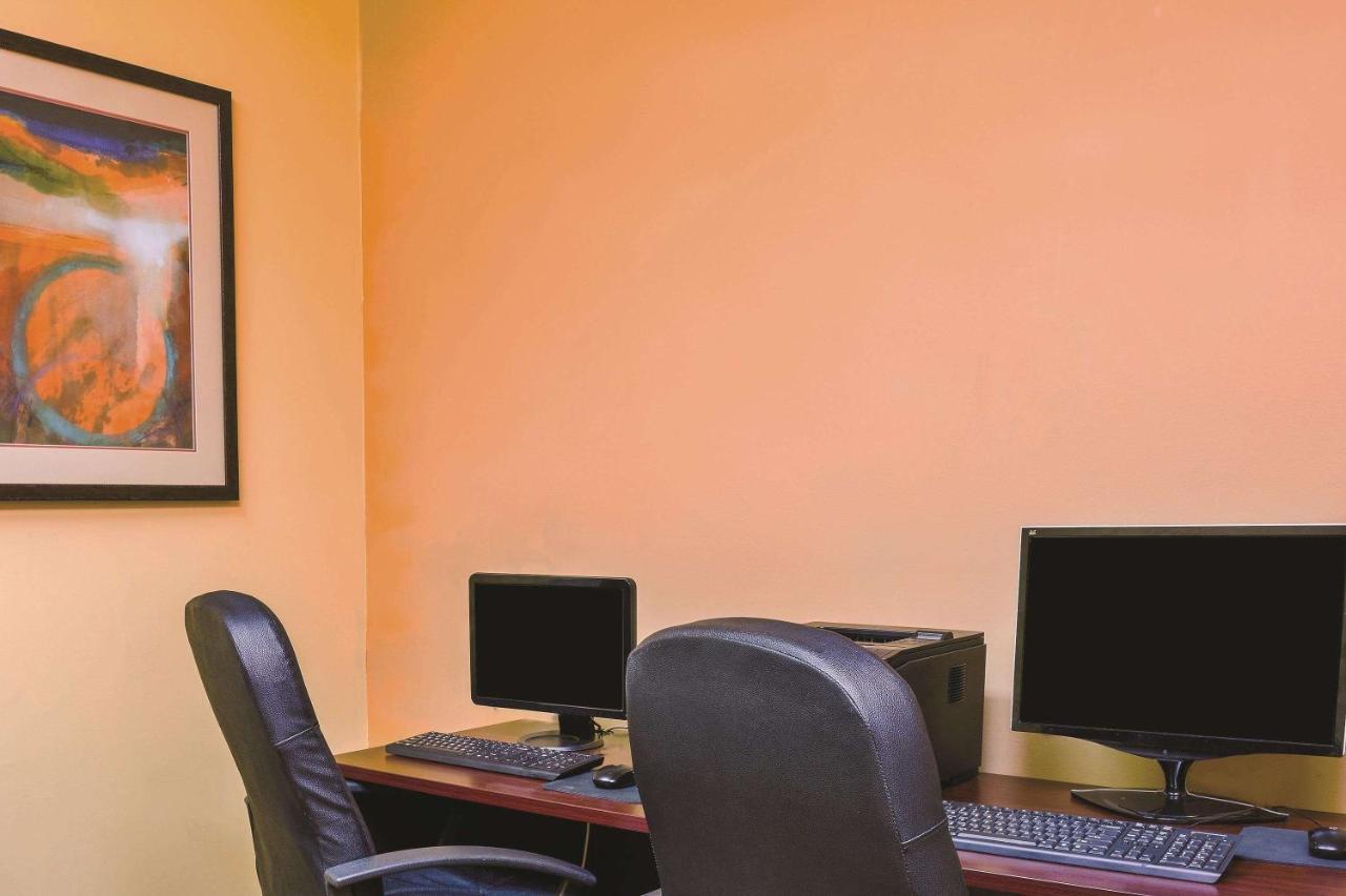 | La Quinta by Wyndham Atlanta Union City