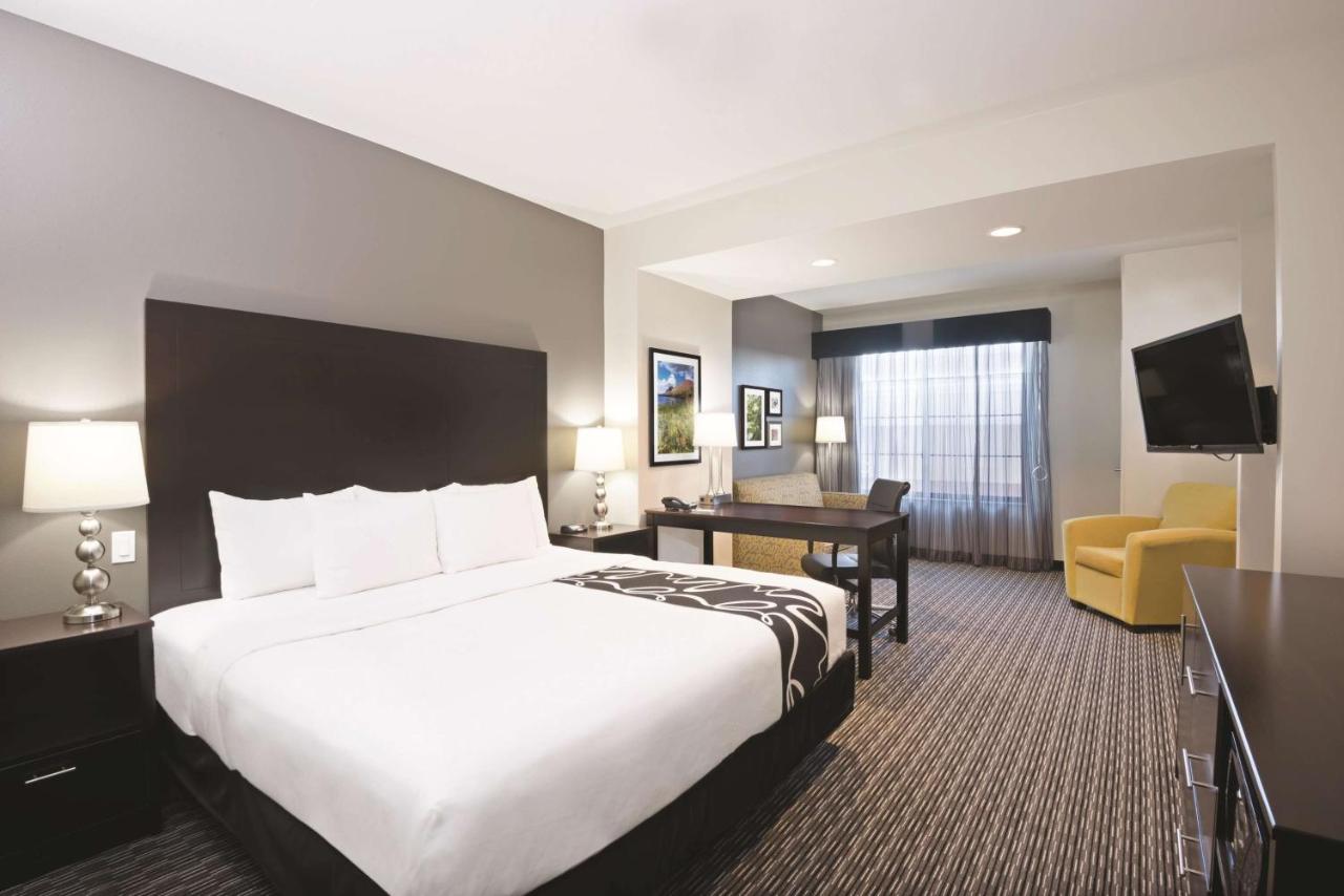 Deluxe King Room - Mobility Access/Non-Smoking at La Quinta Inn & Suites by Wyndham Billings