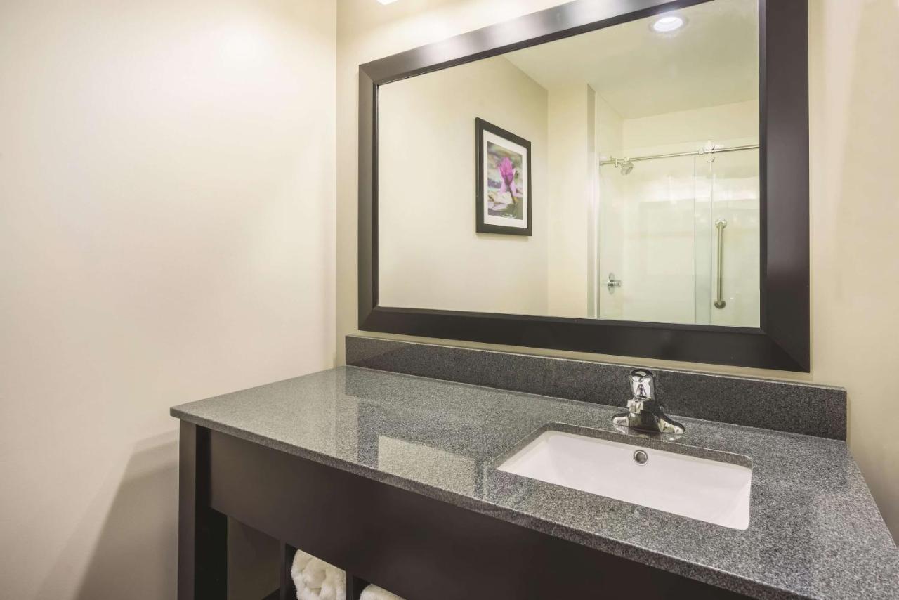 | La Quinta by Wyndham Clifton Park