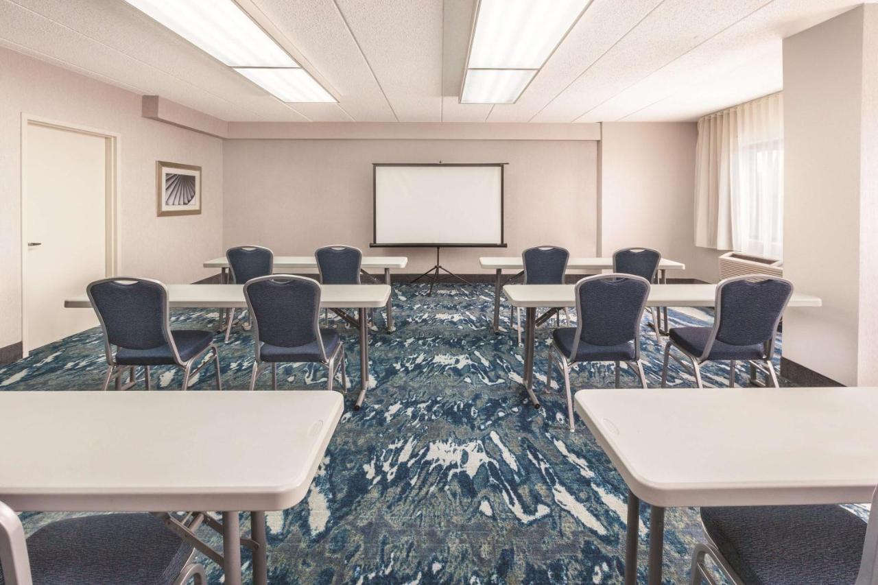 | La Quinta by Wyndham Philadelphia Airport