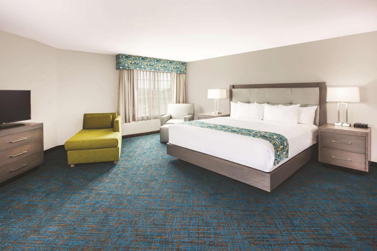 One-Bedroom King Suite - Non-Smoking at La Quinta Inn & Suites by Wyndham St. Paul-Woodbury