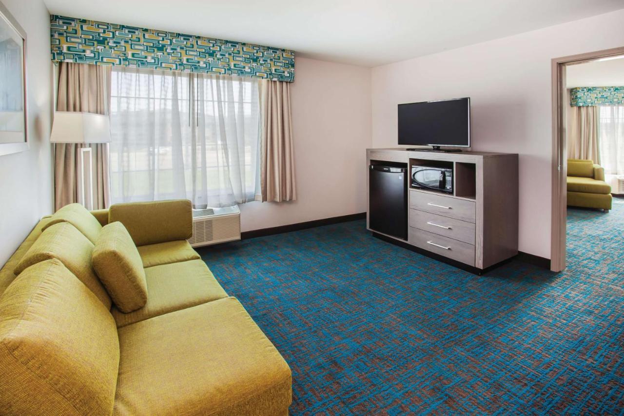 Deluxe One-Bedroom King Suite - Non-Smoking at La Quinta Inn & Suites by Wyndham St. Paul-Woodbury