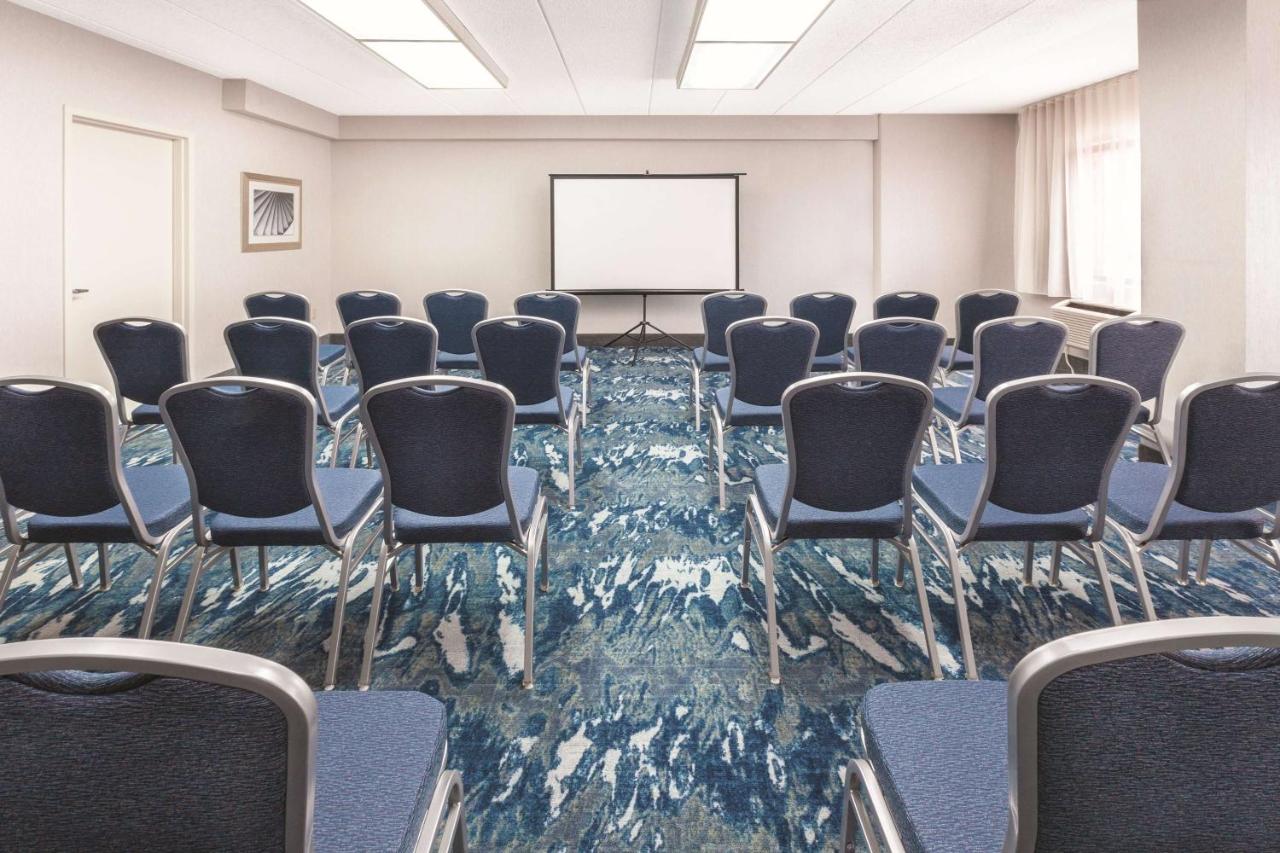 | La Quinta by Wyndham Philadelphia Airport