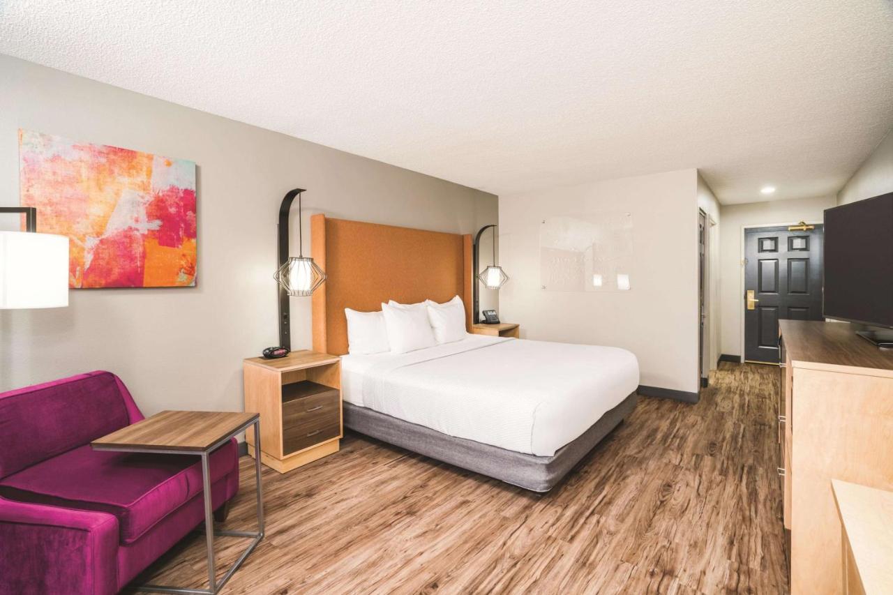King Room at La Quinta Inn & Suites by Wyndham Chattanooga North - Hixson