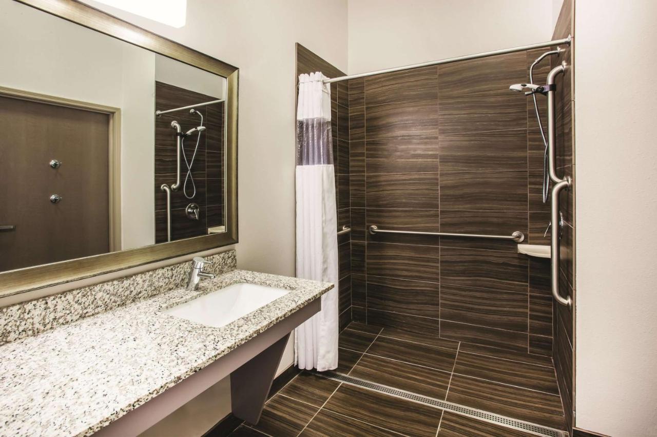 Queen Room with Two Queen Beds - Disability Access at La Quinta Inn & Suites by Wyndham St. Paul-Woodbury