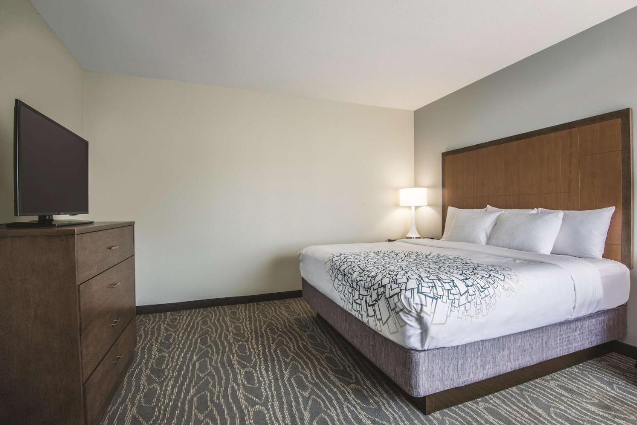1 King Bed, Deluxe One-Bedroom, Family Suite, Various Views, Non-Smoking at La Quinta Inn & Suites by Wyndham Kingman