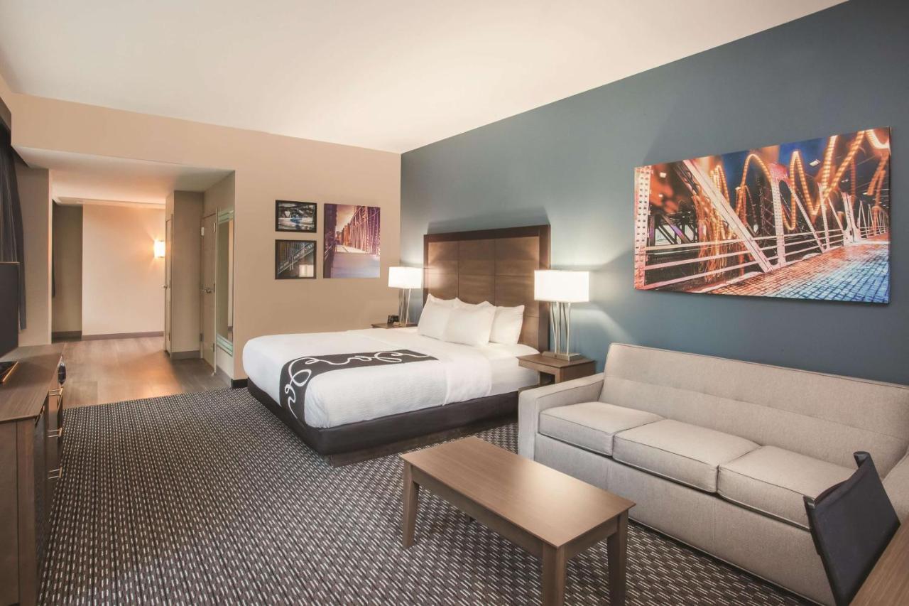 Executive King Room with Sofa Bed at La Quinta Inn & Suites by Wyndham Chicago Downtown