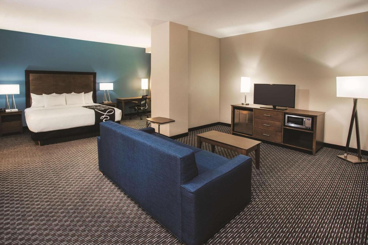 King Suite - Non-Smoking at La Quinta Inn & Suites by Wyndham Chicago Downtown