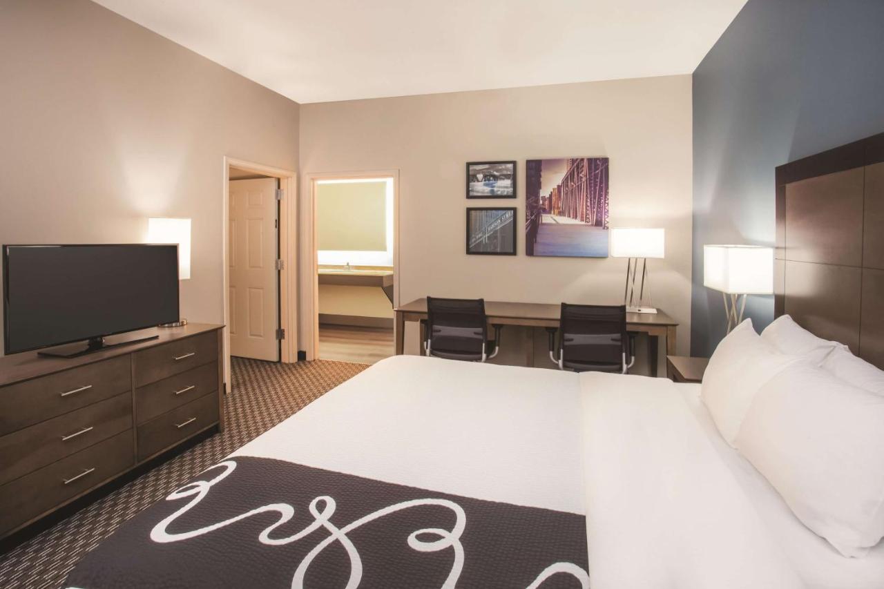 King Suite - Non-Smoking at La Quinta Inn & Suites by Wyndham Chicago Downtown