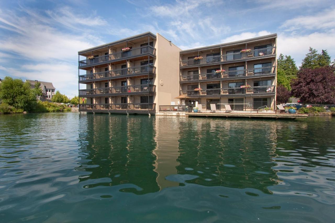 | Lakeshore Inn