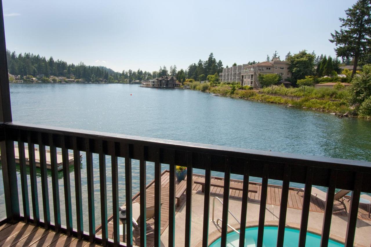 | Lakeshore Inn
