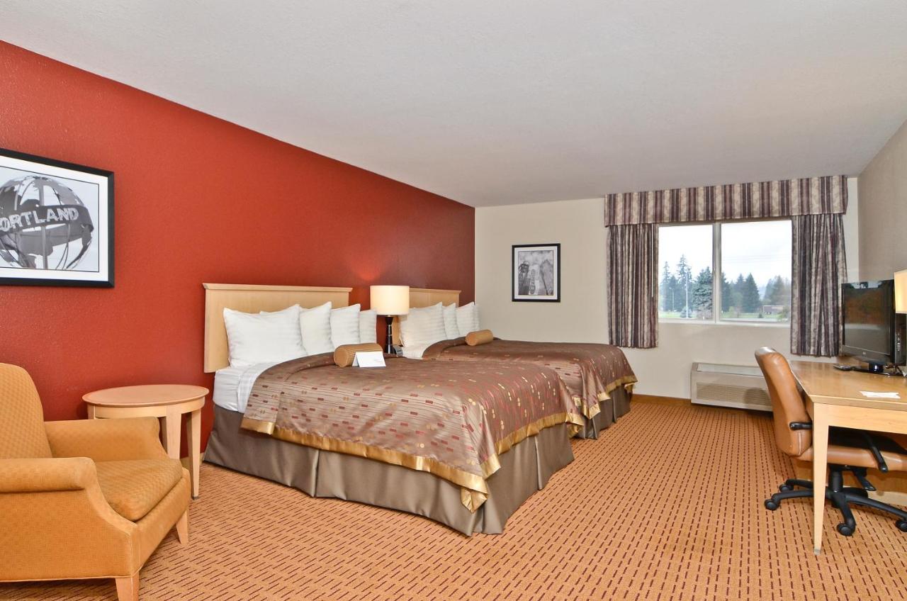 | Clackamas Inn and Suites