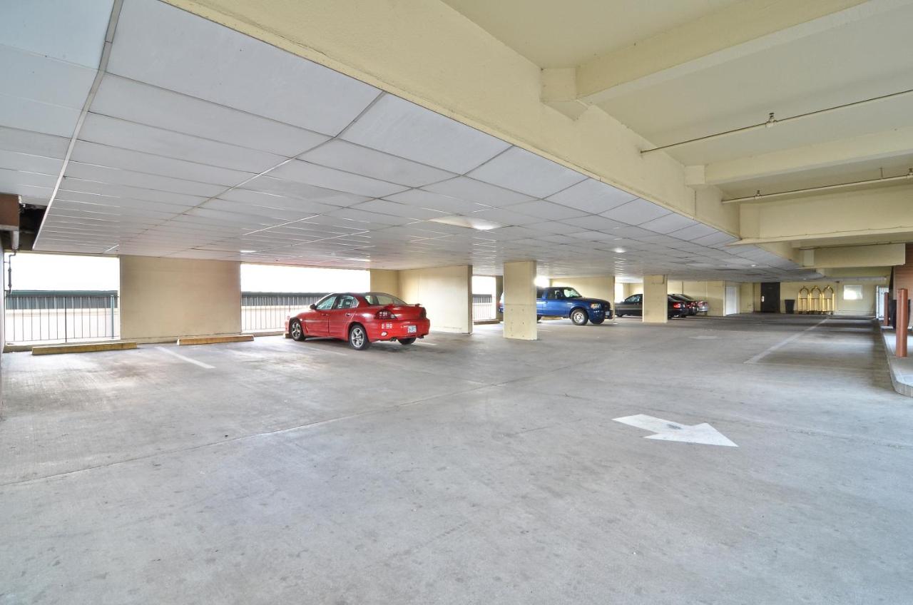 | Clackamas Inn and Suites