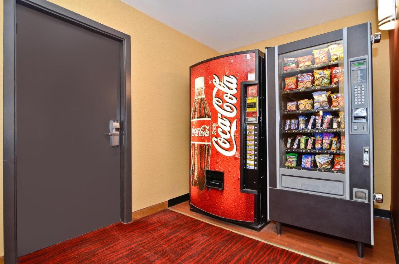 | Clackamas Inn and Suites