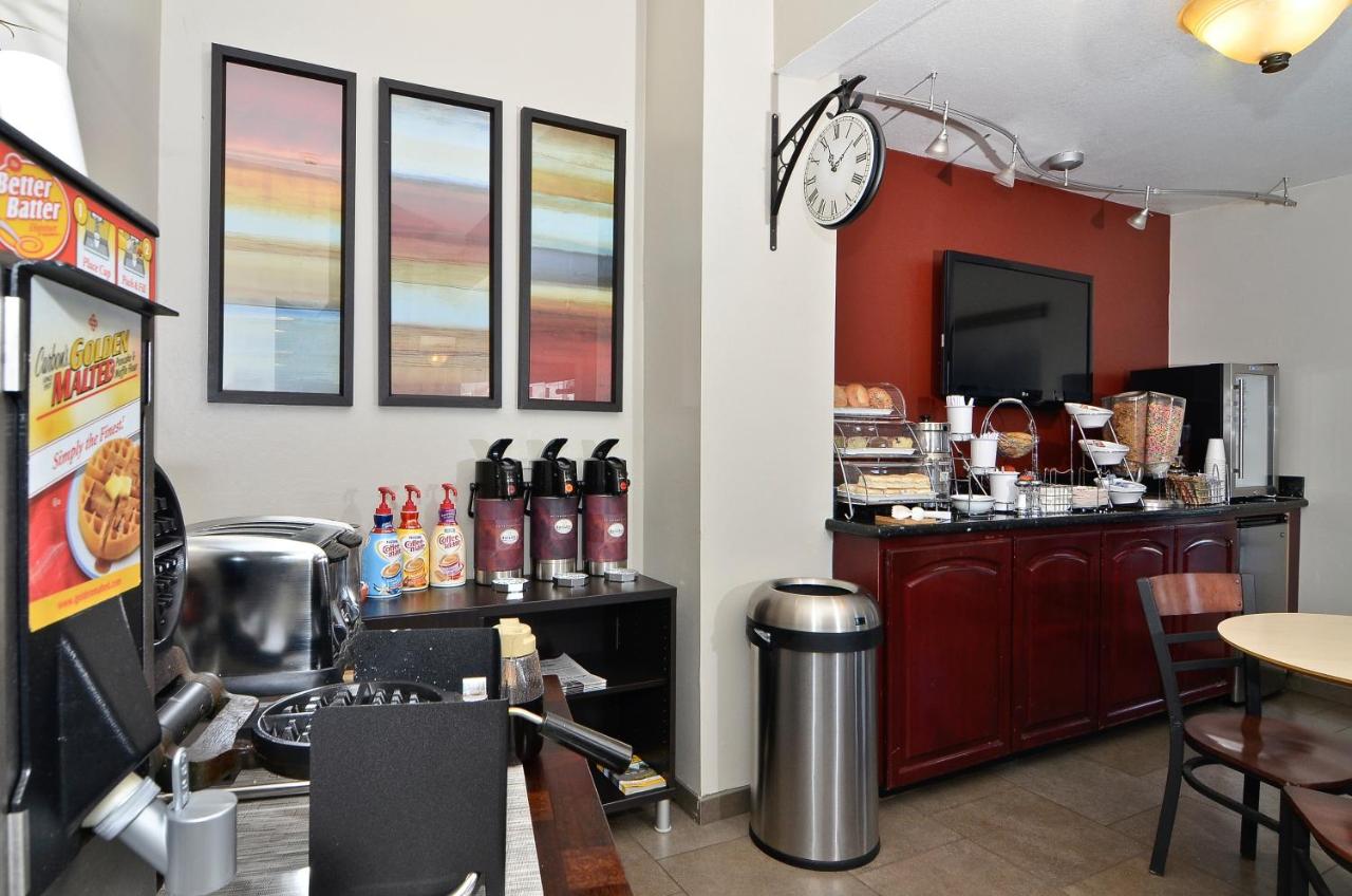 | Clackamas Inn and Suites