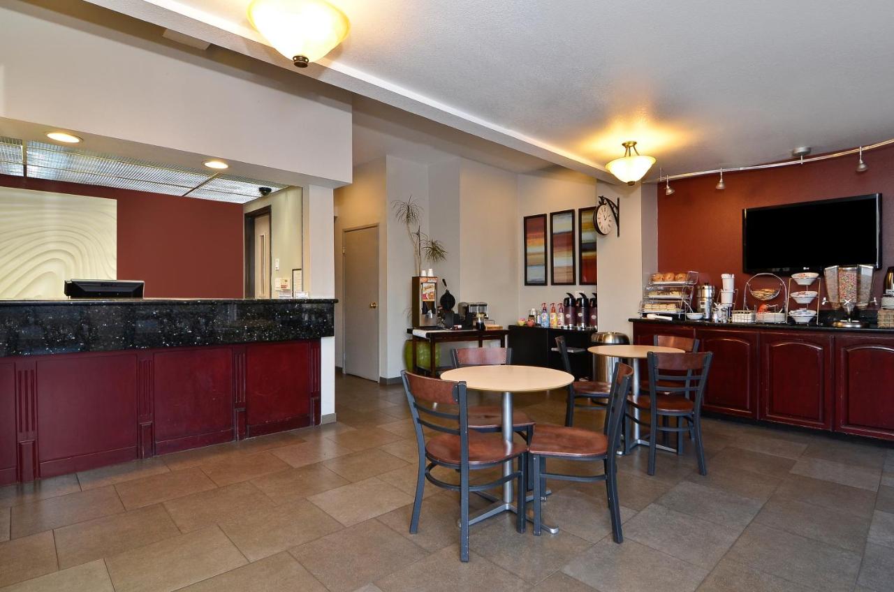 | Clackamas Inn and Suites