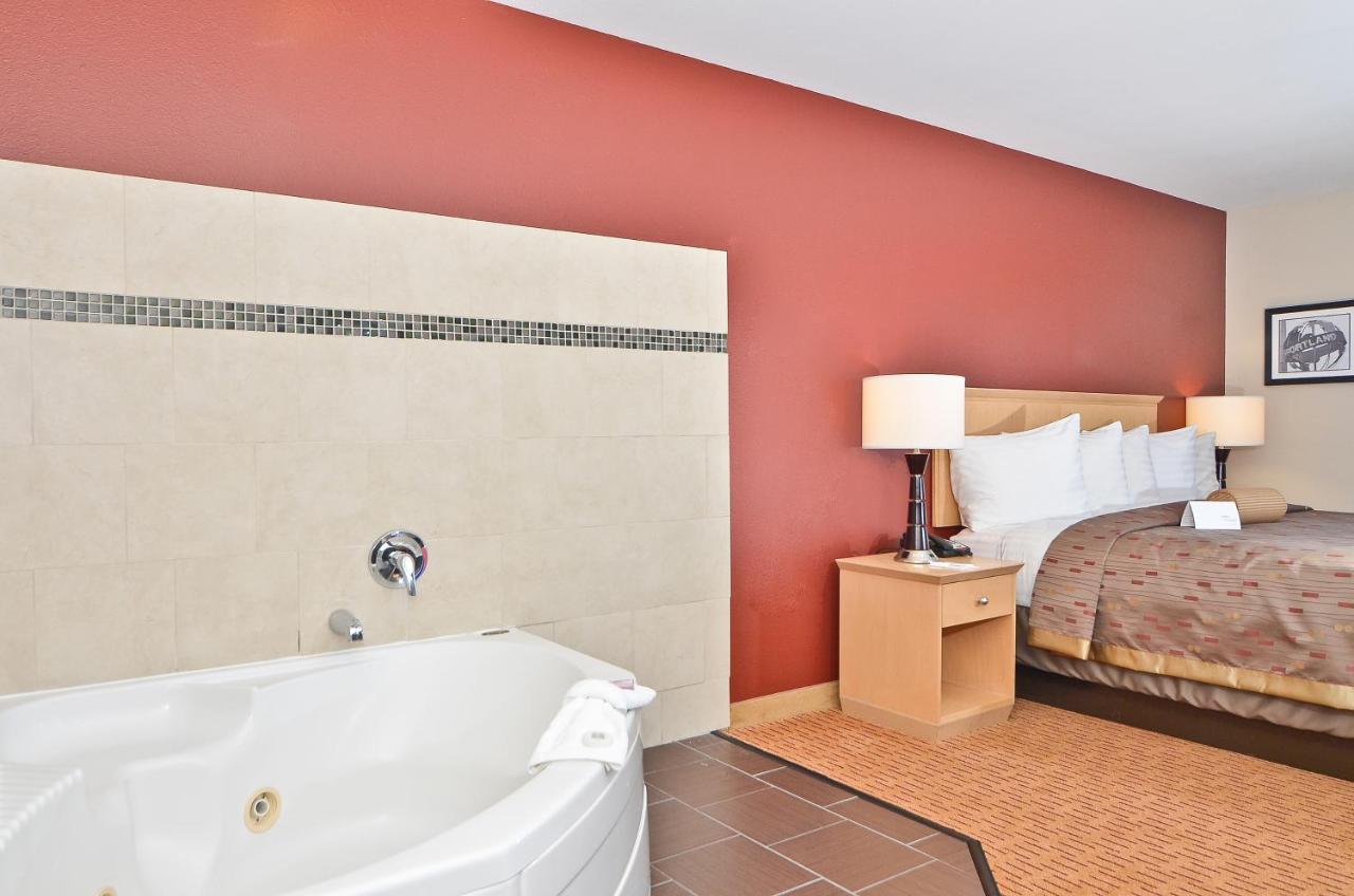 | Clackamas Inn and Suites