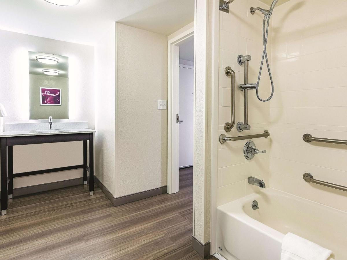  | La Quinta by Wyndham Salem NH