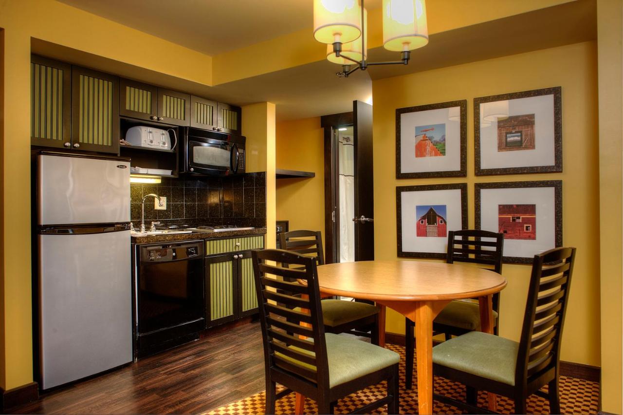 King Suite with Mountain View at Bear Creek Mountain Resort