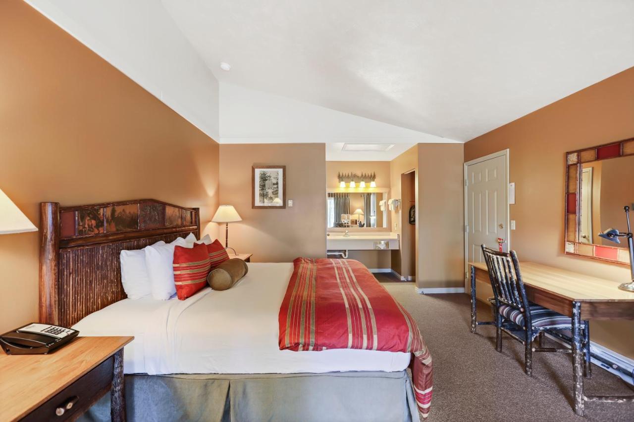 | Headwaters Lodge & Cabins at Flagg Ranch