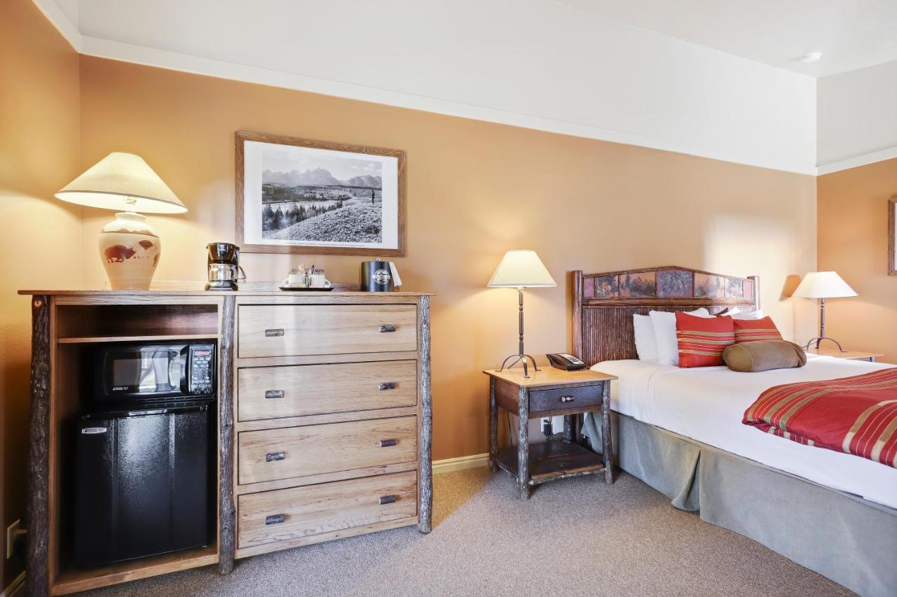 | Headwaters Lodge & Cabins at Flagg Ranch