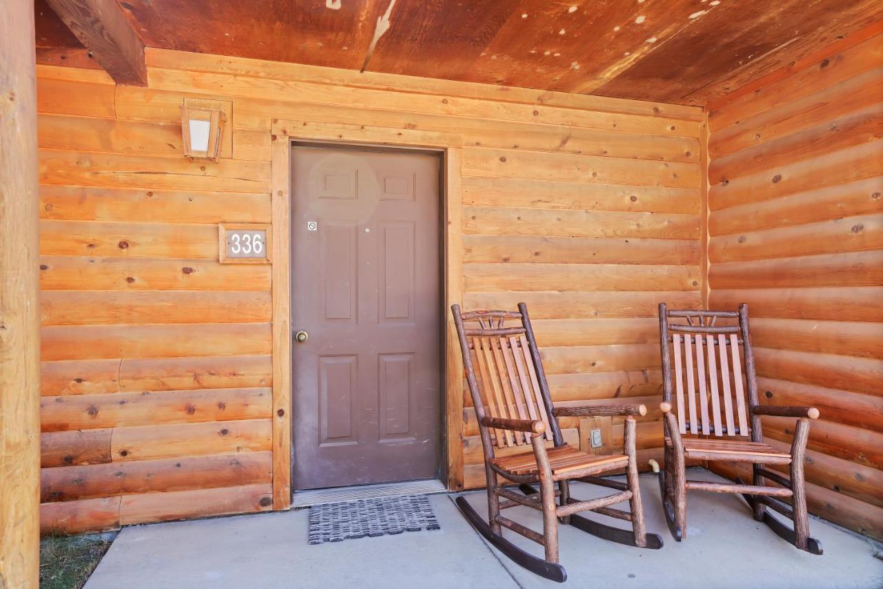 | Headwaters Lodge & Cabins at Flagg Ranch