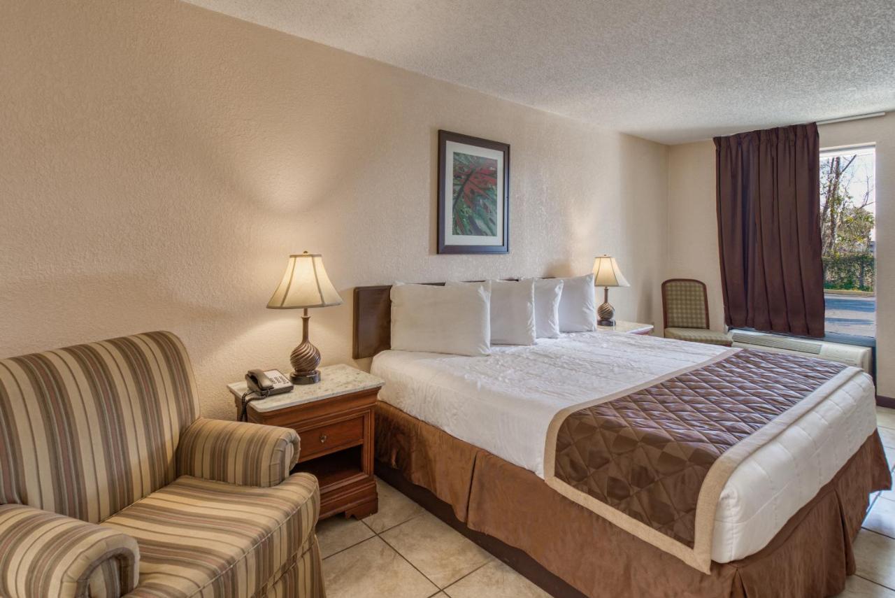 | Palms Garden Inn