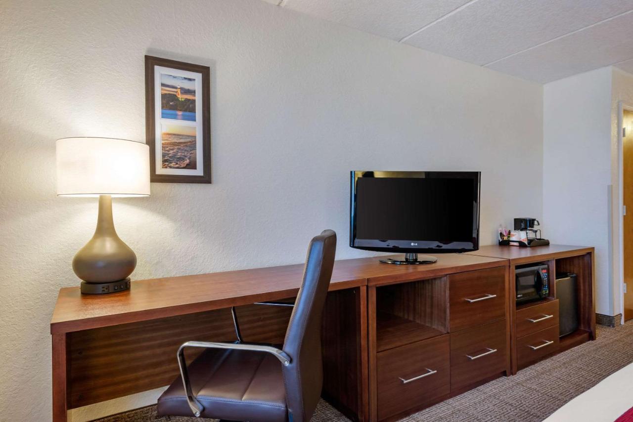 Queen Room with Two Queen Beds - Non-Smoking at Comfort Inn Kissimmee-Lake Buena Vista South