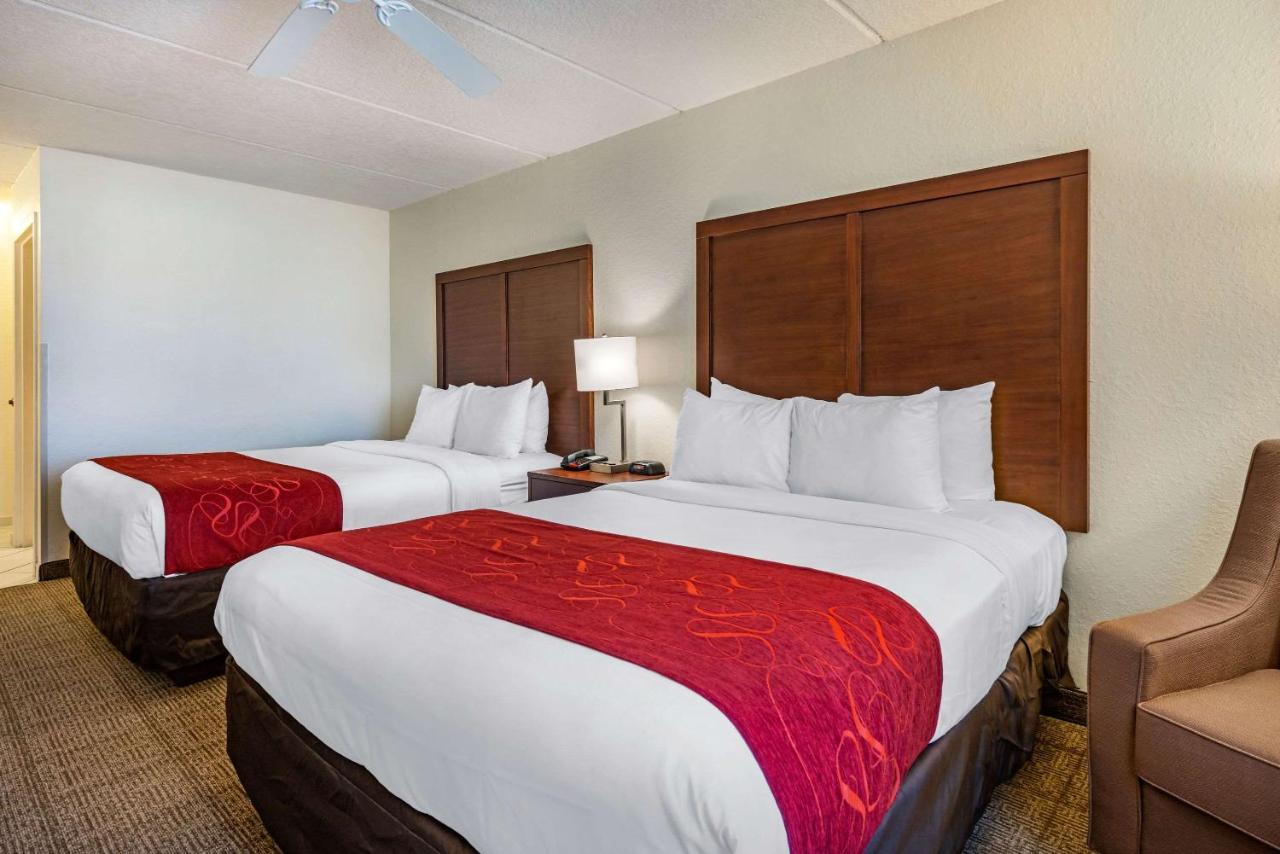 Queen Room with Two Queen Beds - Non-Smoking at Comfort Inn Kissimmee-Lake Buena Vista South