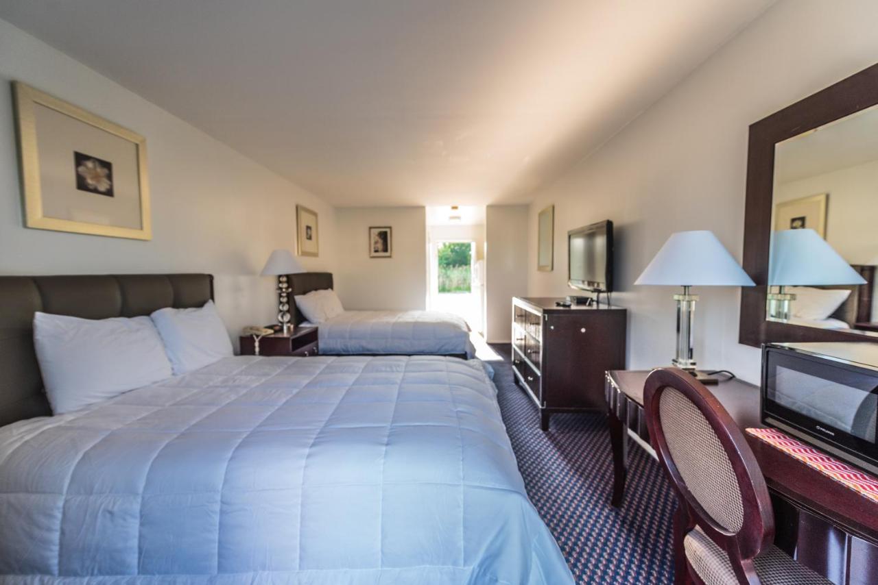 | Rodeway Inn at Somers Cove Marina