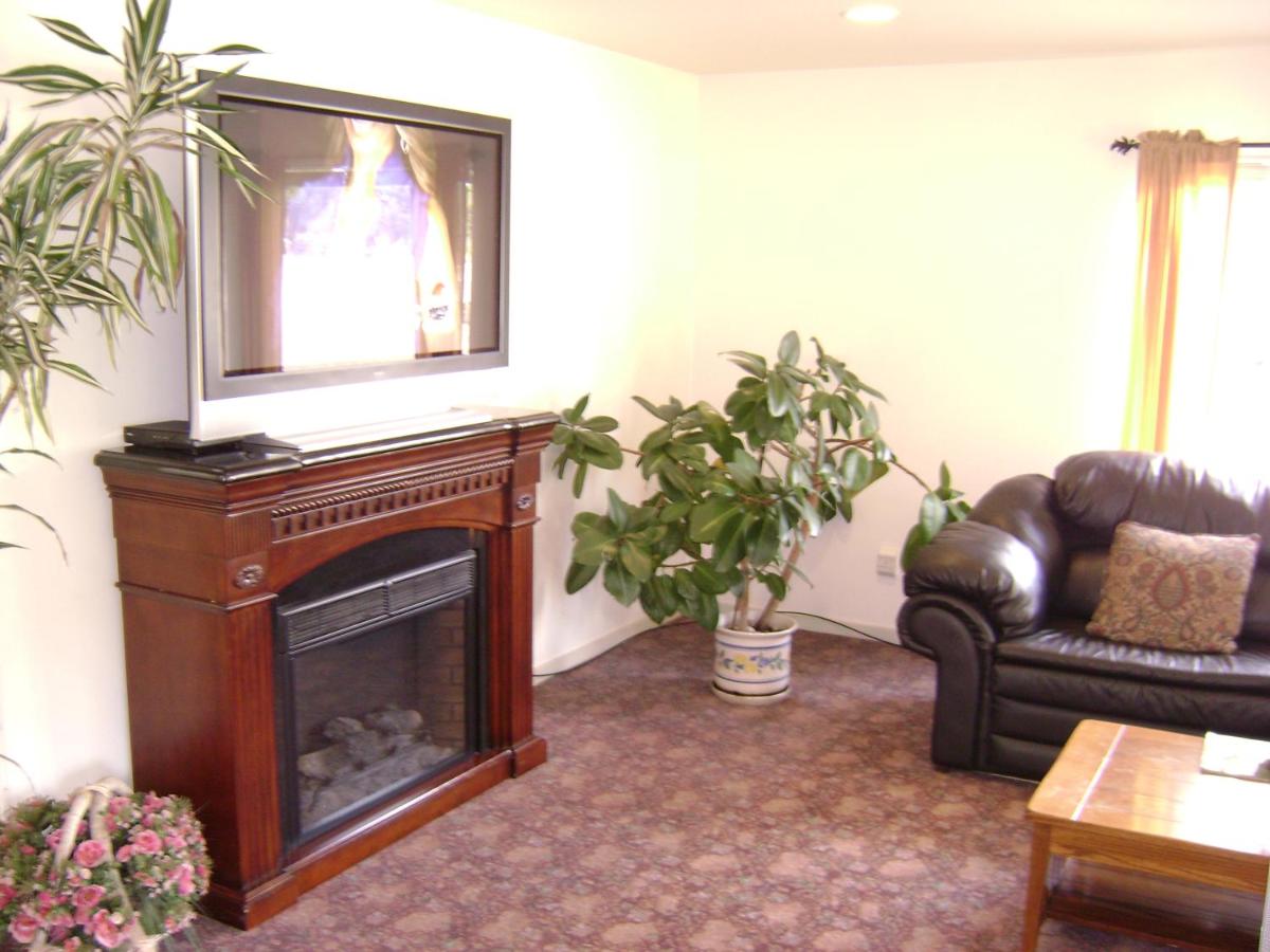 | Edgewick Inn