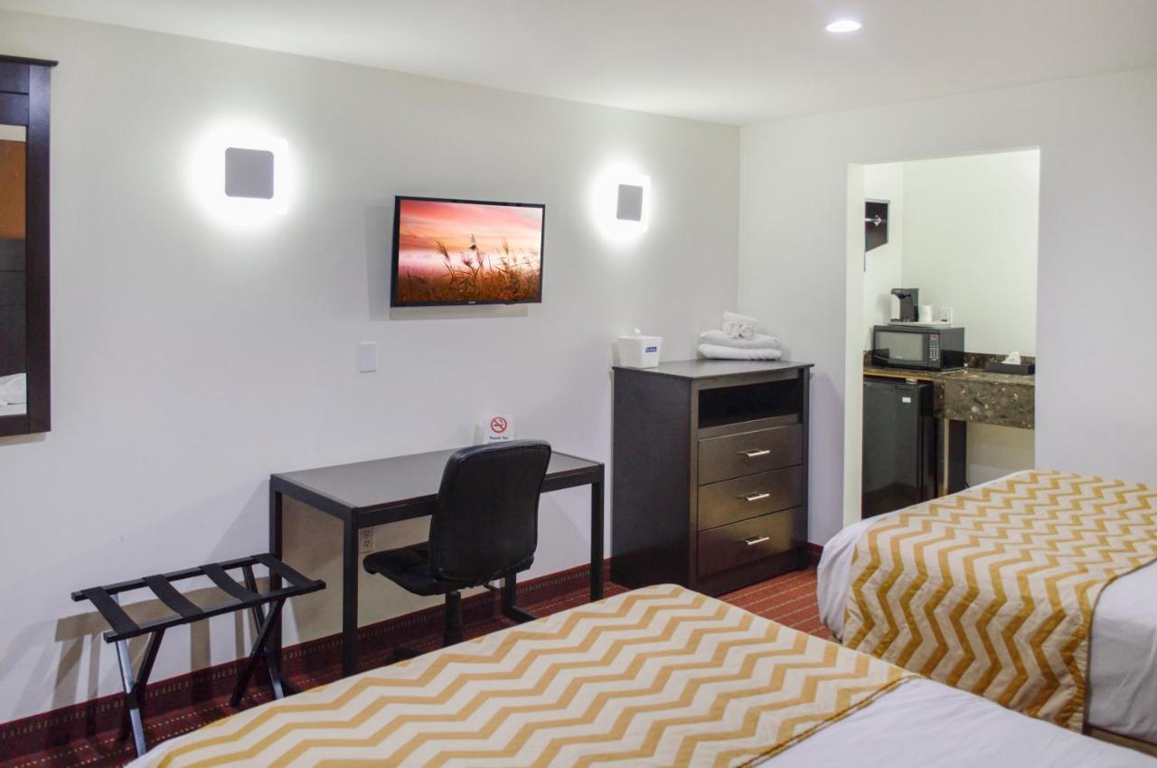 Double Room with Two Double Beds - Non-Smoking at Travelodge by Wyndham Manhasset