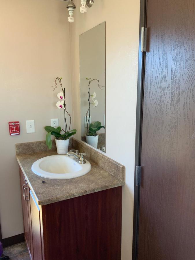Deluxe Queen Room at Karbani Inn