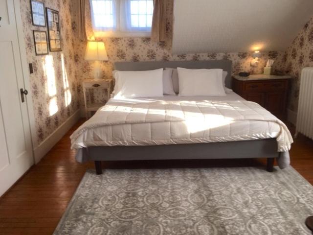  | Old Iron Inn Bed and Breakfast