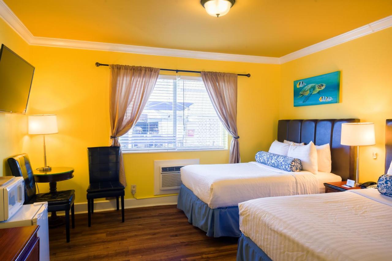 Junior Suite with Two Double Beds and Futon at Pegasus International Hotel
