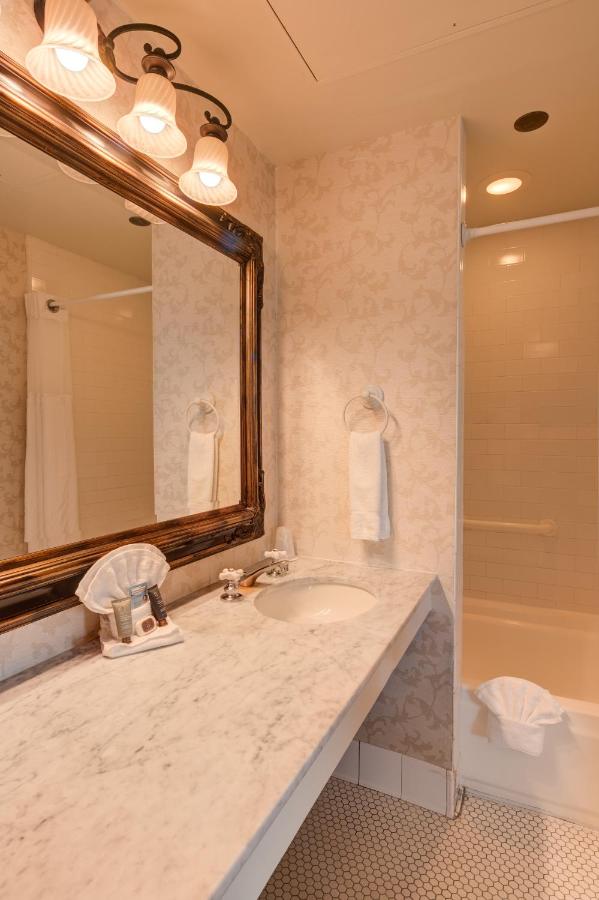 Standard Room at Gaslamp Plaza Suites