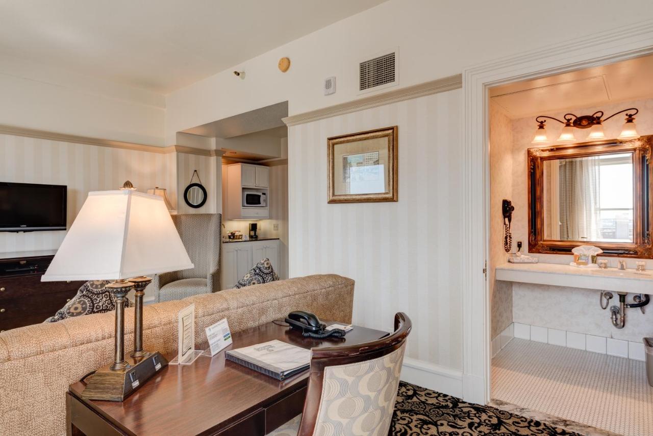 Accessible Junior Suite, ADA at Gaslamp Plaza Suites