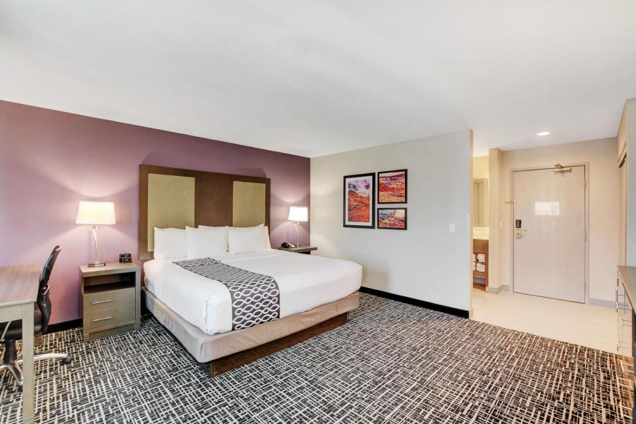 Deluxe King Room at La Quinta Inn & Suites by Wyndham Las Vegas Nellis