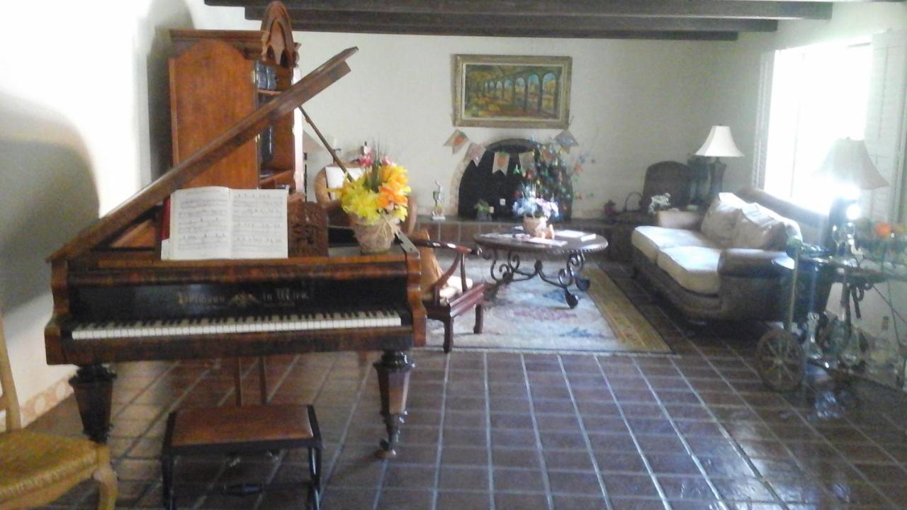 | Spanish Villa Inn