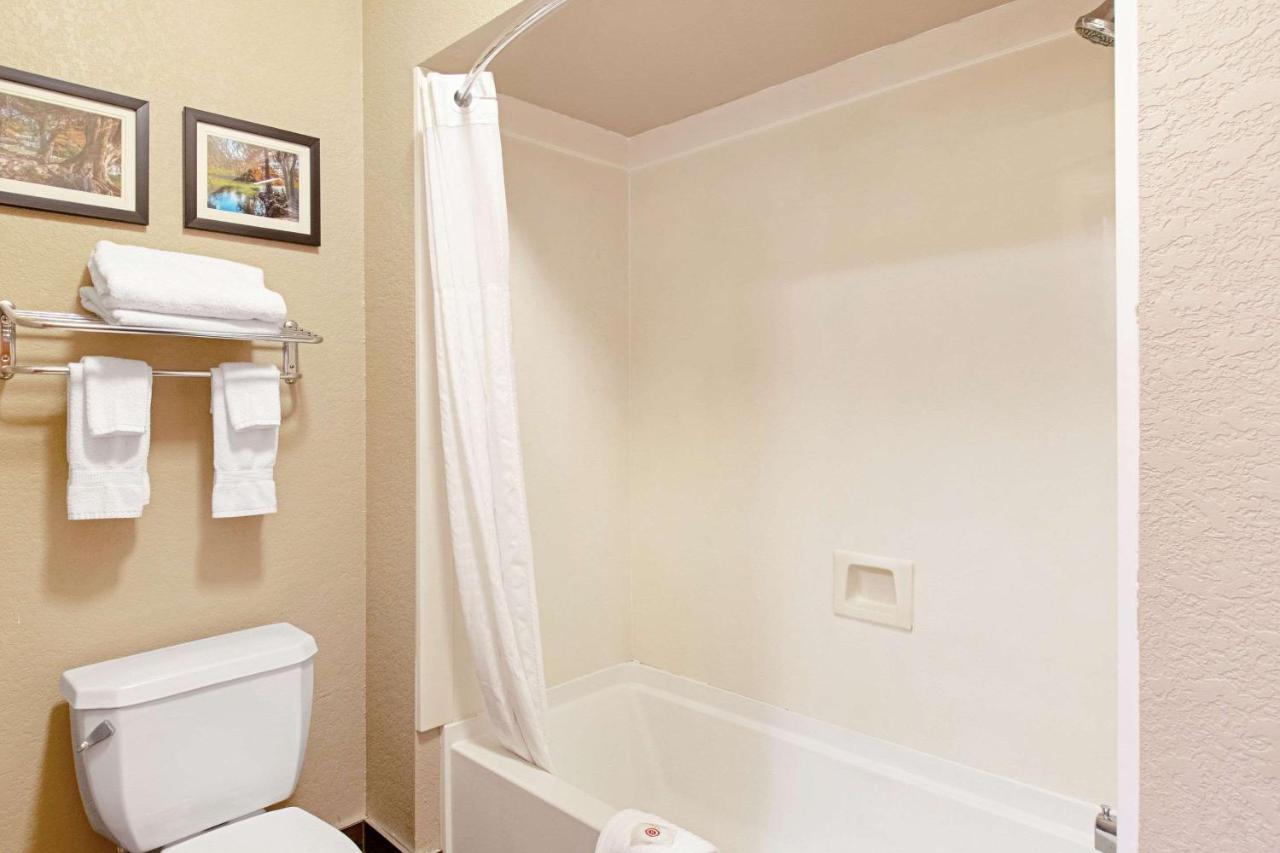 King Room - Non-Smoking at Comfort Inn and Suites Fredericksburg