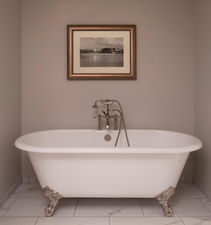 | Belleview Inn