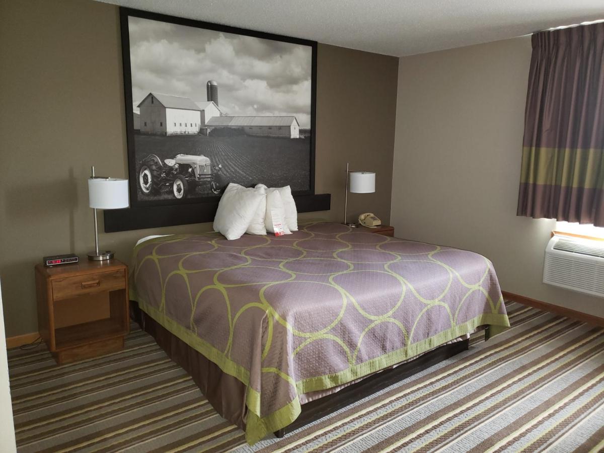 King Studio Suite - Non-Smoking at Super 8 by Wyndham Watseka
