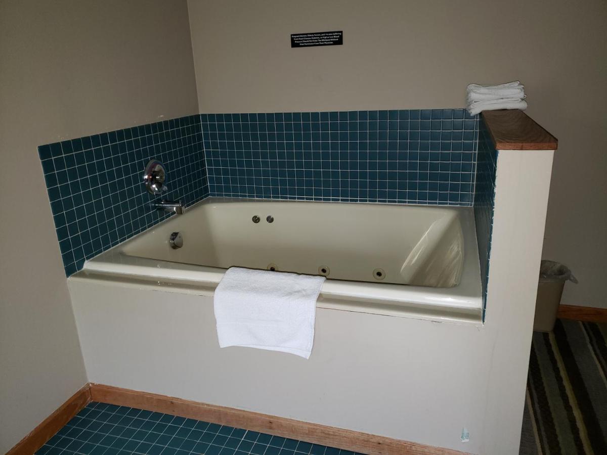 King Studio Suite - Non-Smoking at Super 8 by Wyndham Watseka