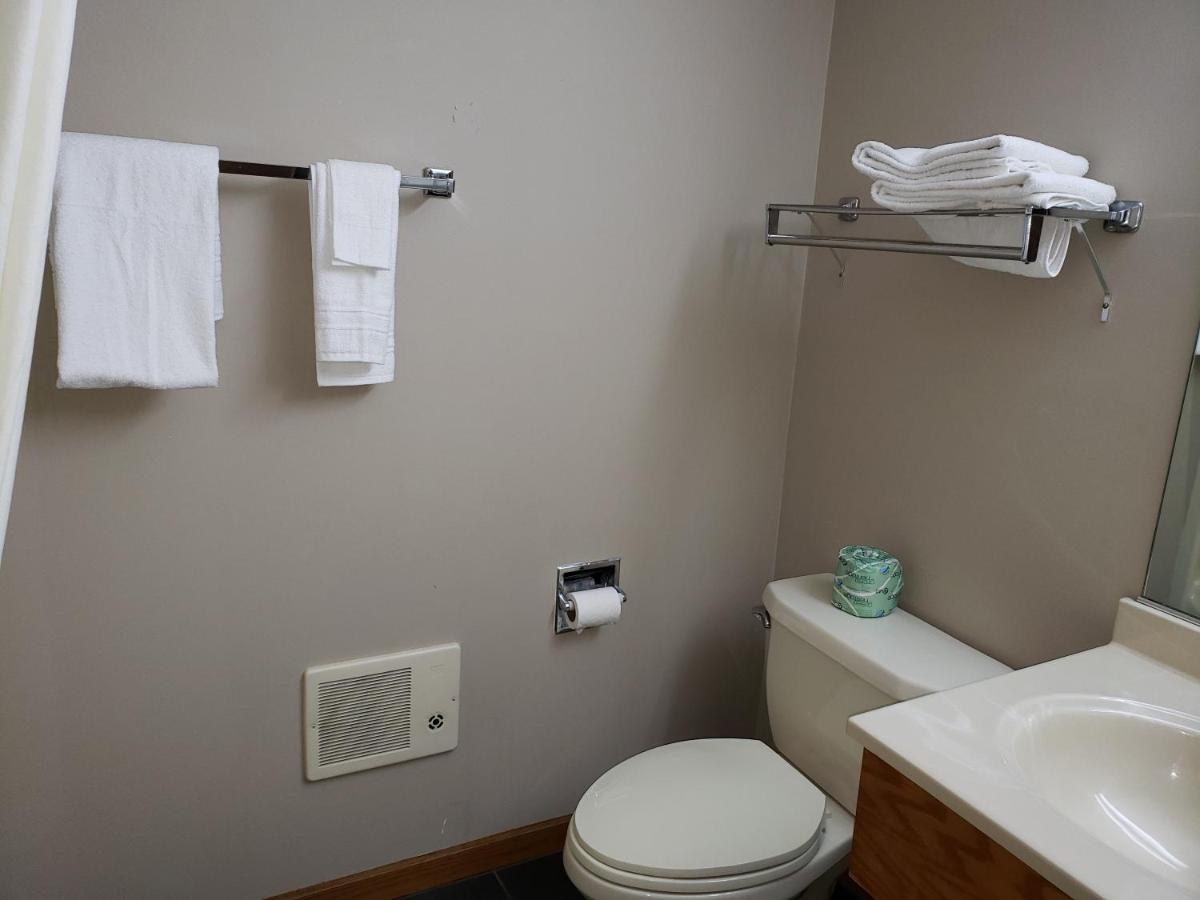 Business King Room - Non-Smoking at Super 8 by Wyndham Watseka
