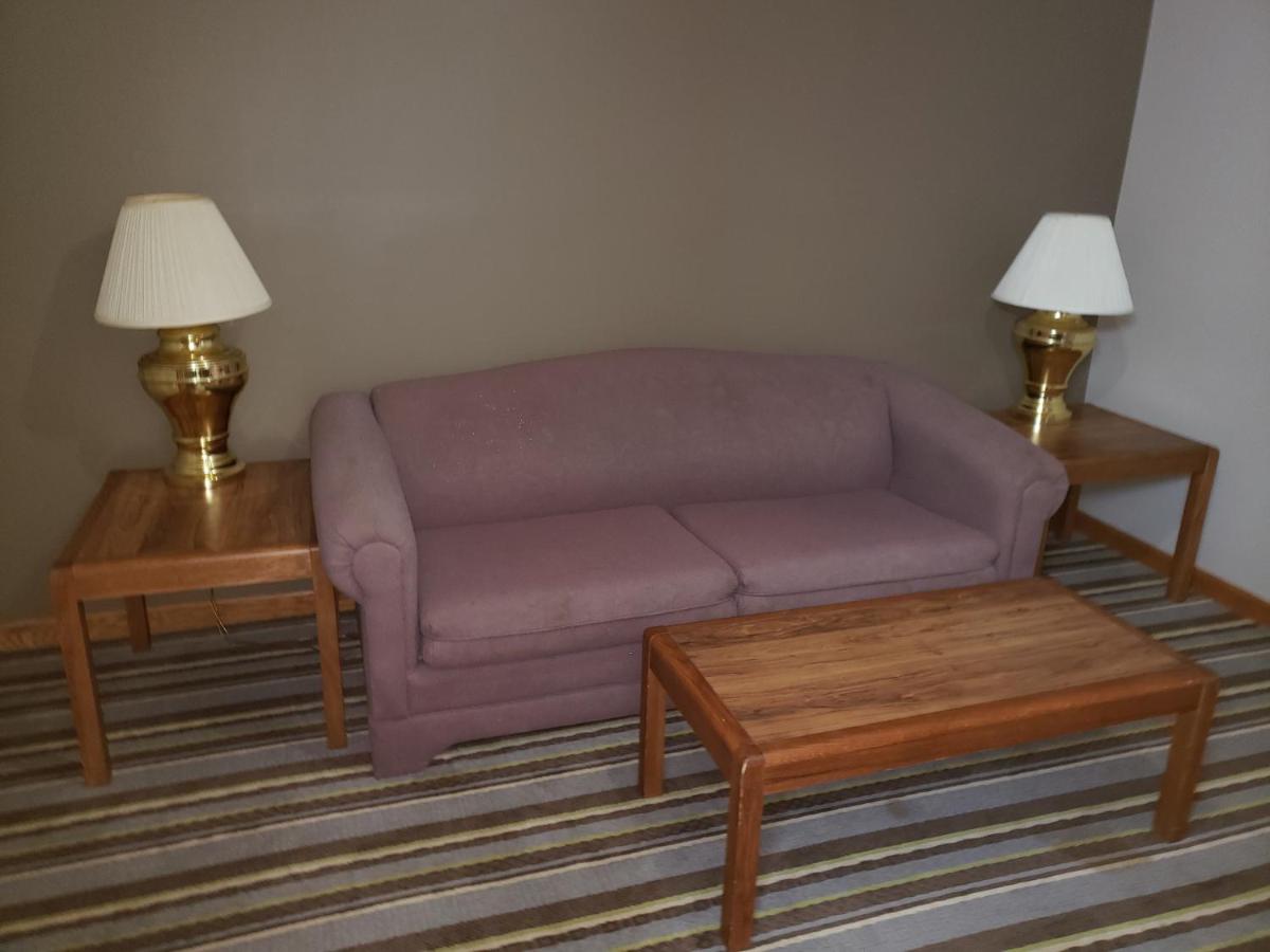 Business King Room - Non-Smoking at Super 8 by Wyndham Watseka