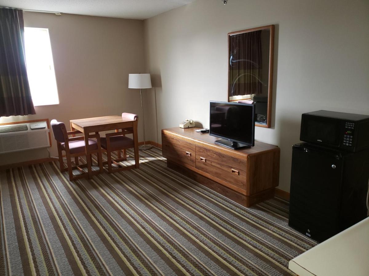 Business King Room - Non-Smoking at Super 8 by Wyndham Watseka